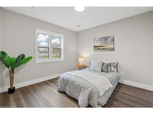 137 Victoria Avenue E, Crediton, ON - Indoor Photo Showing Bedroom