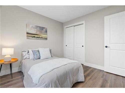 137 Victoria Avenue E, Crediton, ON - Indoor Photo Showing Bedroom