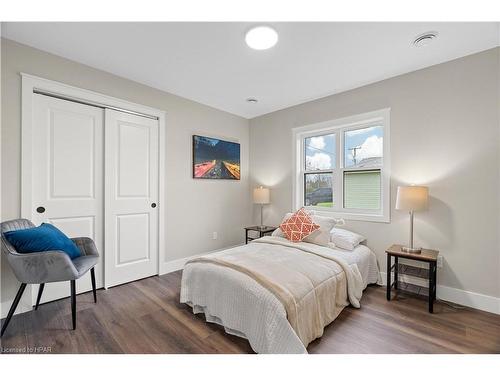 137 Victoria Avenue E, Crediton, ON - Indoor Photo Showing Bedroom