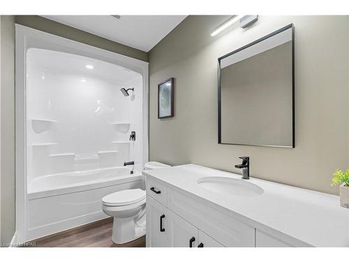 137 Victoria Avenue E, Crediton, ON - Indoor Photo Showing Bathroom