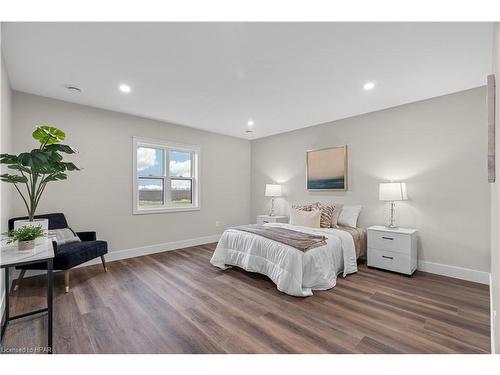 137 Victoria Avenue E, Crediton, ON - Indoor Photo Showing Bedroom