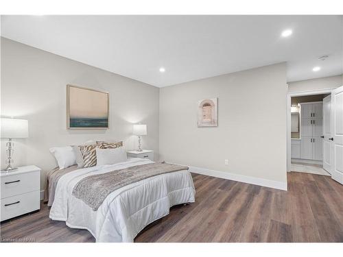 137 Victoria Avenue E, Crediton, ON - Indoor Photo Showing Bedroom