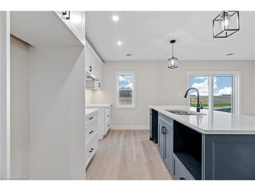 135 Victoria Avenue E, Crediton, ON - Indoor Photo Showing Kitchen