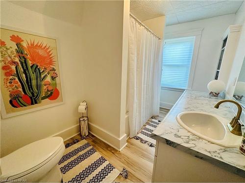 272 Albert Street, Stratford, ON - Indoor Photo Showing Bathroom