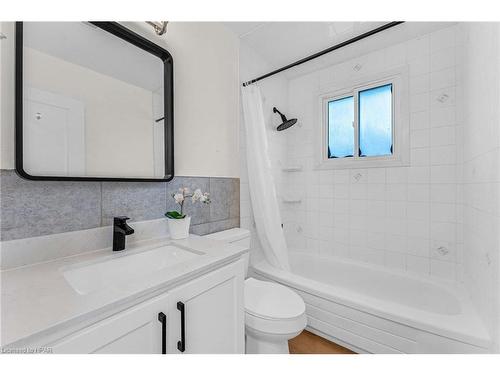 95 Country Hill Drive, Kitchener, ON - Indoor Photo Showing Bathroom