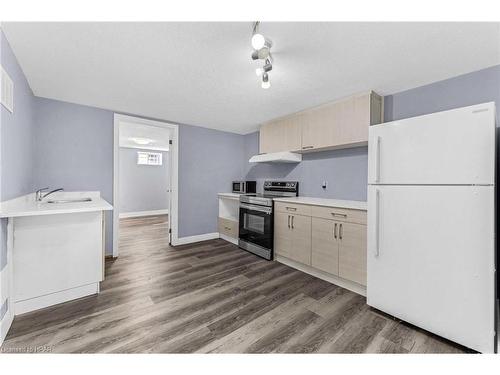 95 Country Hill Drive, Kitchener, ON - Indoor Photo Showing Kitchen