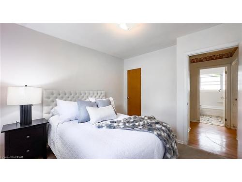 192 Mary Street, Goderich, ON - Indoor Photo Showing Bedroom