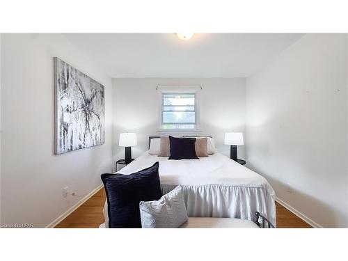 192 Mary Street, Goderich, ON - Indoor Photo Showing Bedroom