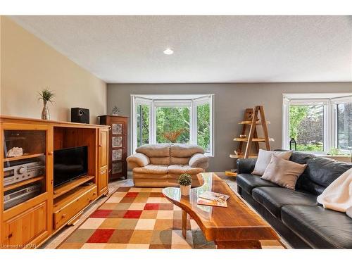 186 Rich Street, Goderich, ON - Indoor Photo Showing Living Room