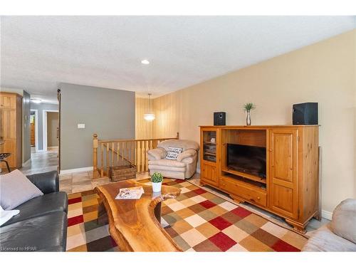 186 Rich Street, Goderich, ON - Indoor Photo Showing Living Room