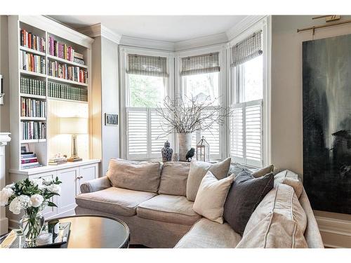 94 Hibernia Street, Stratford, ON - Indoor Photo Showing Living Room