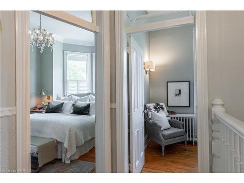 94 Hibernia Street, Stratford, ON - Indoor Photo Showing Bedroom