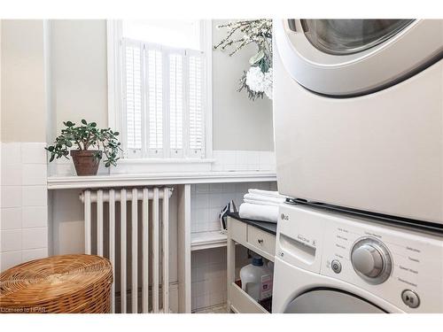 94 Hibernia Street, Stratford, ON - Indoor Photo Showing Laundry Room