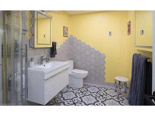 234 Matheson Drive, Mitchell, ON - Indoor Photo Showing Bathroom