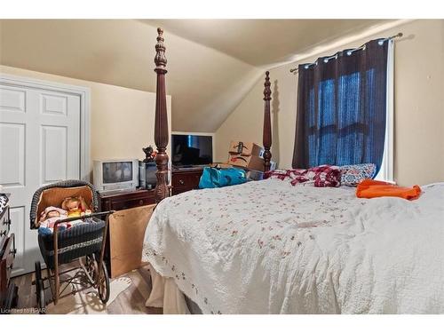 84-86 Rebecca Street, Stratford, ON - Indoor Photo Showing Bedroom