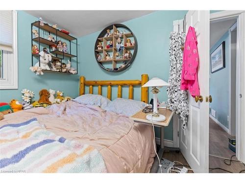 84-86 Rebecca Street, Stratford, ON - Indoor Photo Showing Bedroom