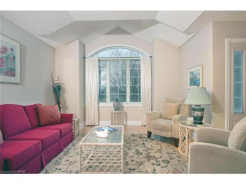 15 Highland Court, St. Marys, ON - Indoor Photo Showing Living Room