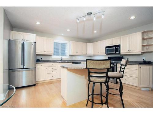 15 Highland Court, St. Marys, ON - Indoor Photo Showing Kitchen