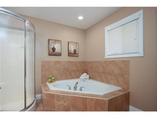 15 Highland Court, St. Marys, ON - Indoor Photo Showing Bathroom