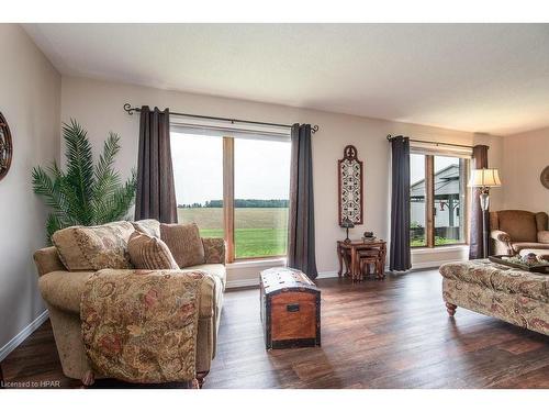 3347 164 Road, West Perth, ON - Indoor Photo Showing Living Room