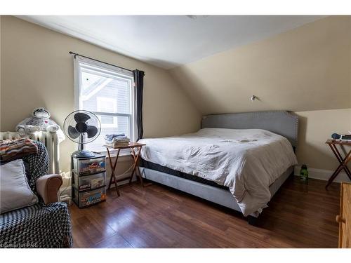 253 Vidal Street S, Sarnia, ON - Indoor Photo Showing Bedroom