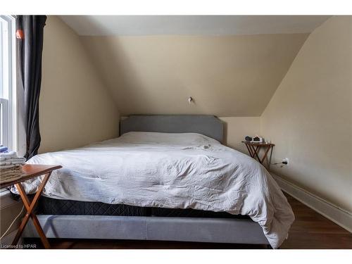 253 Vidal Street S, Sarnia, ON - Indoor Photo Showing Bedroom