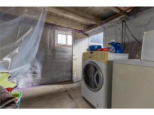 253 Vidal Street S, Sarnia, ON - Indoor Photo Showing Laundry Room