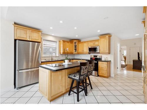 27 Classic Crescent, London, ON - Indoor Photo Showing Kitchen