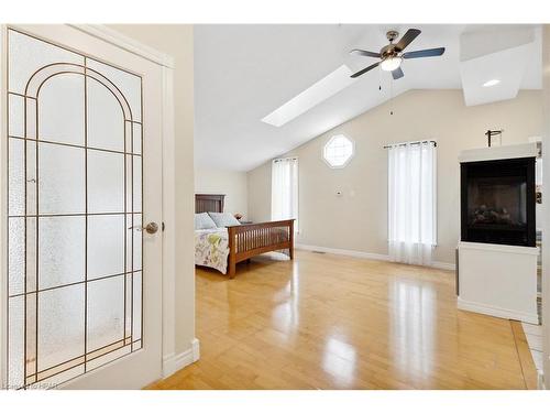 27 Classic Crescent, London, ON - Indoor Photo Showing Other Room