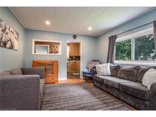 51 Dunlop Street, Clinton, ON - Indoor Photo Showing Living Room