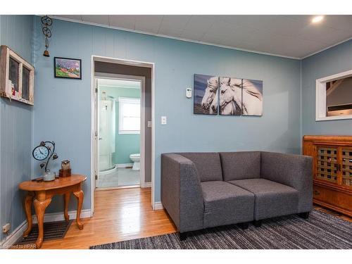 51 Dunlop Street, Clinton, ON - Indoor Photo Showing Living Room