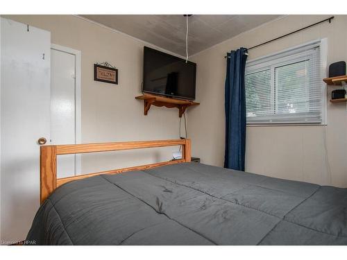 51 Dunlop Street, Clinton, ON - Indoor Photo Showing Bedroom