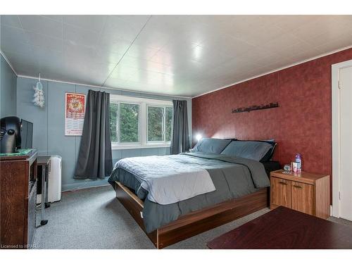 51 Dunlop Street, Clinton, ON - Indoor Photo Showing Bedroom