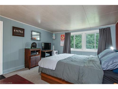 51 Dunlop Street, Clinton, ON - Indoor Photo Showing Bedroom