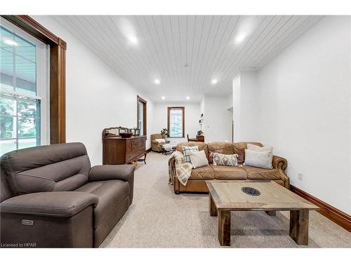 5765 3Rd Line, Minto, ON - Indoor Photo Showing Living Room