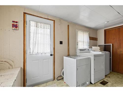 4453 Perth Line 72, Newton, ON - Indoor Photo Showing Laundry Room