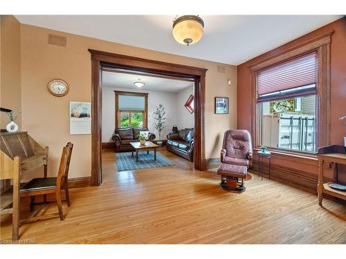 44 Trafalgar Street, Goderich, ON - Indoor Photo Showing Living Room