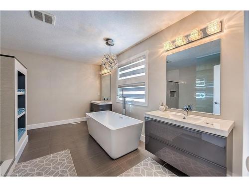 998 Loft Court, London, ON - Indoor Photo Showing Bathroom