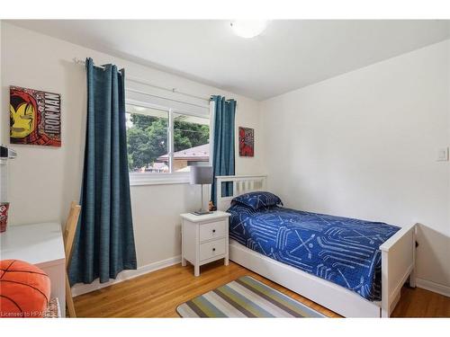 224 Irving Place, London, ON - Indoor Photo Showing Bedroom