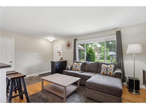224 Irving Place, London, ON - Indoor Photo Showing Living Room