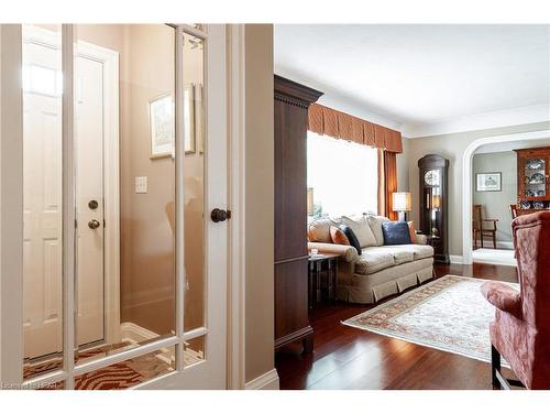 44 Haig Street, Stratford, ON - Indoor Photo Showing Living Room