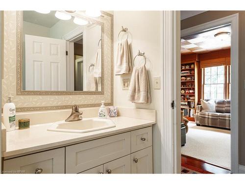 44 Haig Street, Stratford, ON - Indoor Photo Showing Bathroom