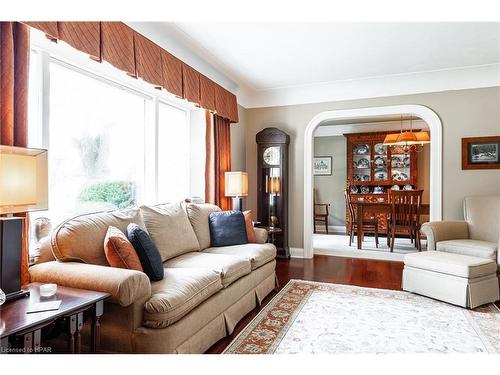 44 Haig Street, Stratford, ON - Indoor Photo Showing Living Room