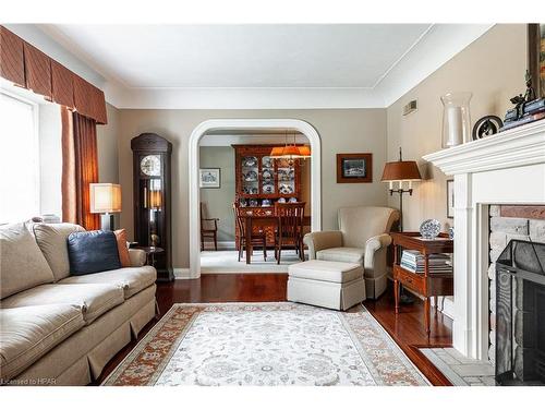 44 Haig Street, Stratford, ON - Indoor Photo Showing Living Room