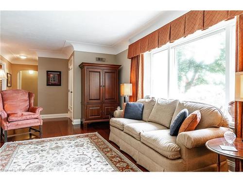 44 Haig Street, Stratford, ON - Indoor Photo Showing Living Room