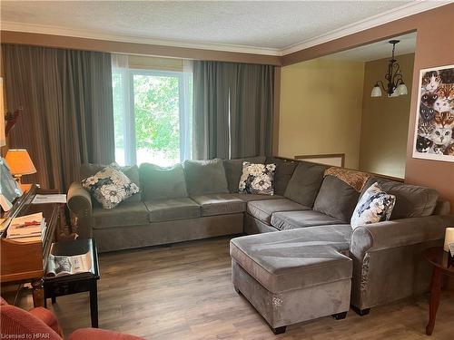 734 Josephine Street N, Wingham, ON - Indoor Photo Showing Living Room