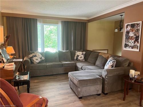 734 Josephine Street N, Wingham, ON - Indoor Photo Showing Living Room