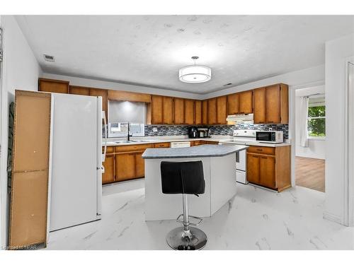 22 William Street S, Clifford, ON - Indoor Photo Showing Kitchen