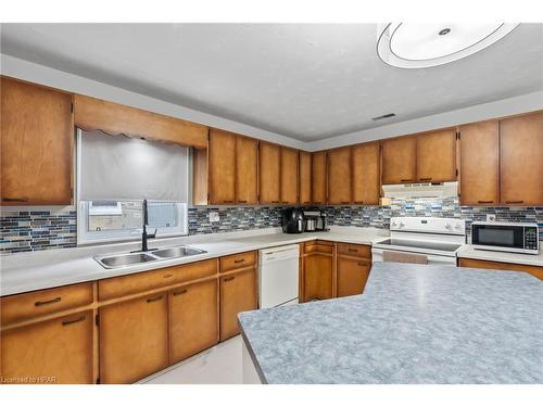 22 William Street S, Clifford, ON - Indoor Photo Showing Kitchen With Double Sink