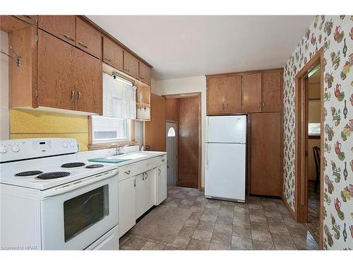 46 Blenheim Street, Mitchell, ON - Indoor Photo Showing Kitchen